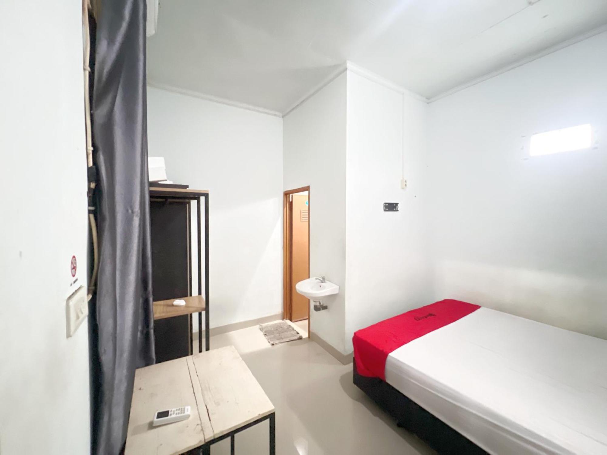 בנדר למפונג Reddoorz At Kay Residence Waydadi Lampung מראה חיצוני תמונה